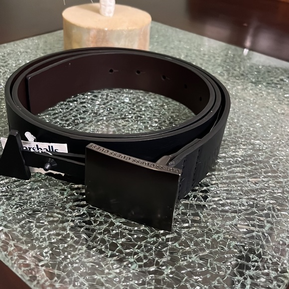 NWT GUESS BELT SIZE XL UNISEX BLACK WITH LOGO OUTSIDE BELT BUCKLE LOGO ON EDGE - Picture 9 of 9